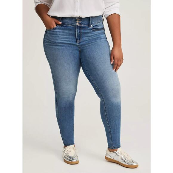NWT Torrid Skinny Super High-Rise Jean 3-Button Jegging Denim Plus Size: 20R - Picture 1 of 5